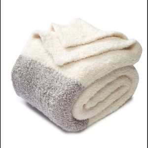 NWT Barefoot Dreams 45x60 CozyChic Throw